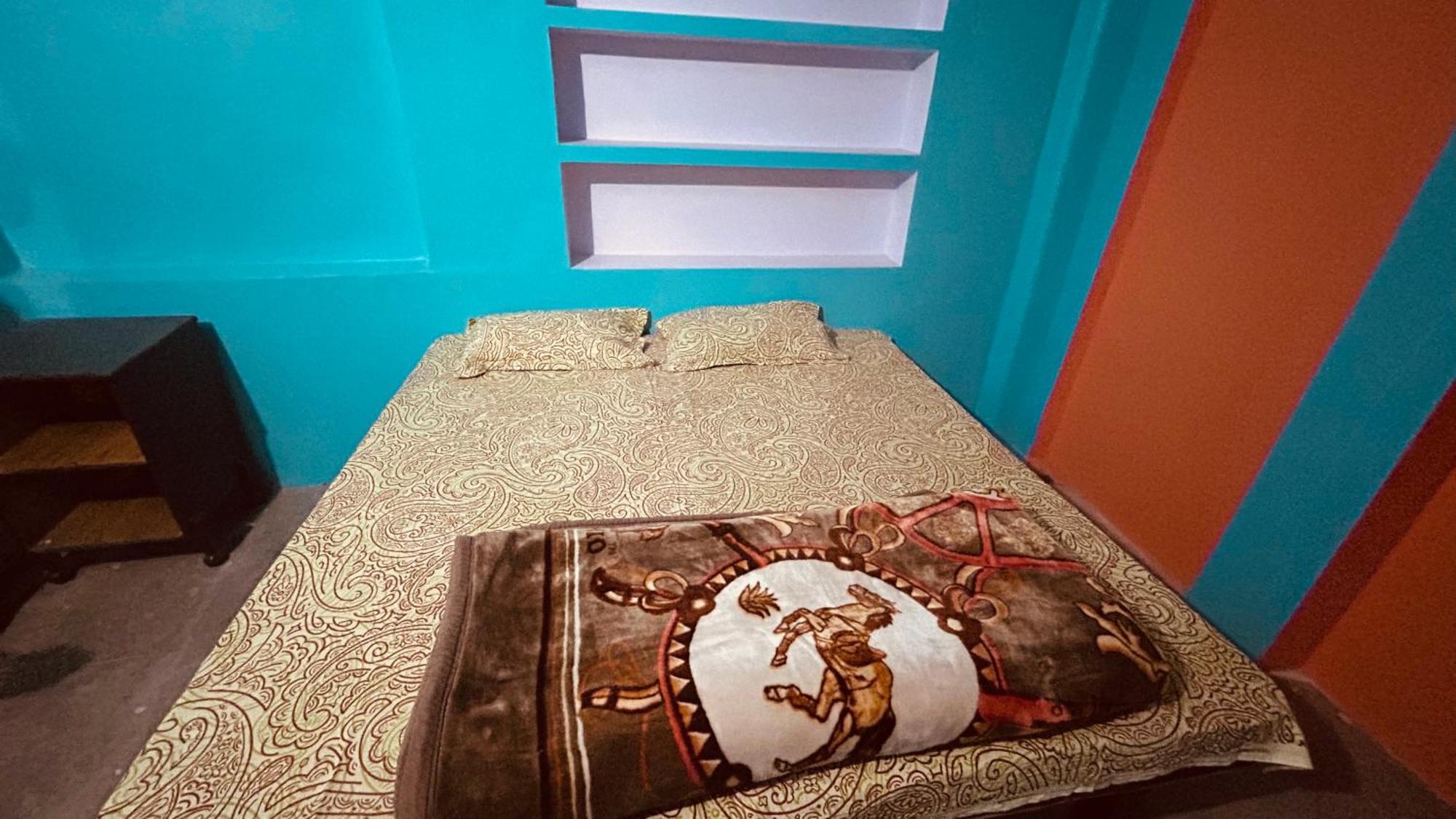 Tandon Lodge On The Ganga Ghat Homestay Varanasi Luaran gambar