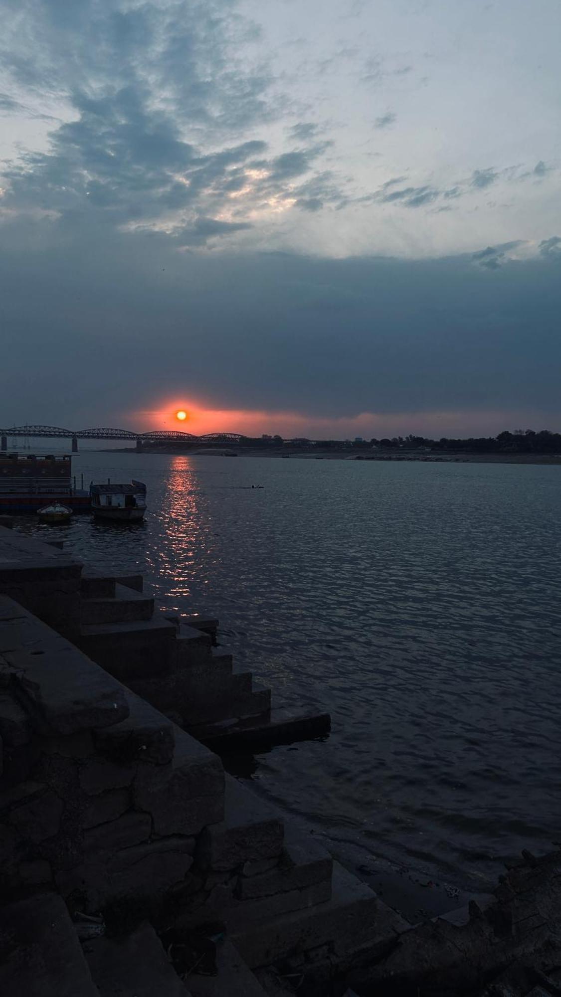 Tandon Lodge On The Ganga Ghat Homestay Varanasi Luaran gambar